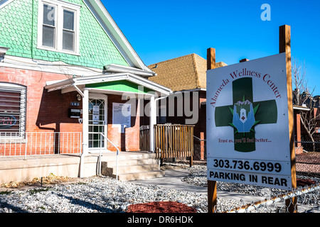 Alameda-Wellness-Center medizinisches Marihuana Apotheke Zeichen in Denver, Colorado Stockfoto