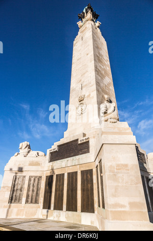 Portsmouth Naval Memorial Verlängerung am Strand von Portsmouth, Hants, UK, zum Gedenken an Marine tot auf See verloren Stockfoto