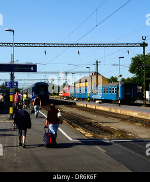 Bahnhof Szeged Ungarn außen Eisenbahnschienen Stockfoto