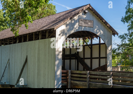 Historic Antelope Creek überdachte Brücke erbaut 1922 in Fußgängerverkehr umgewandelt.  Eagle Creek, Oregon Stockfoto