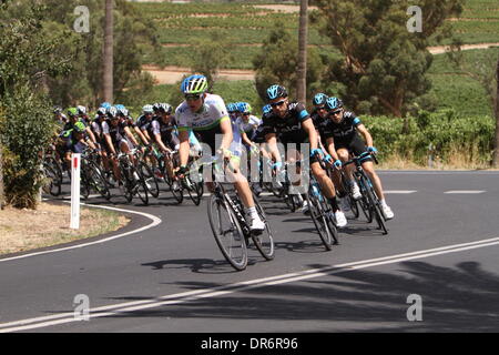 Barossa Valley, Australien. 21. Januar 2014. Luke Durbridge (Orica Greenedge) führt zu Angaston Hauptfeld in Phase 1 der Santos Tour Down Under 2014 von Nurioopta jagen, South Australia am 21. Januar 2014 Credit: Peter Mundy/Alamy Live News Stockfoto