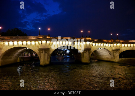 Le Pont Neuf in der Nacht Stockfoto