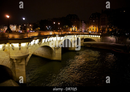 Le Pont Neuf in der Nacht Stockfoto