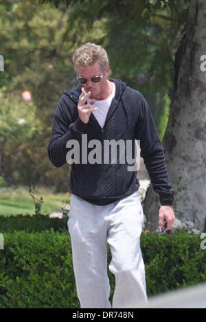 Eric Dane, rauchte eine Zigarette in West Hollywood Los Angeles, Kalifornien - 05.07.12 Stockfoto