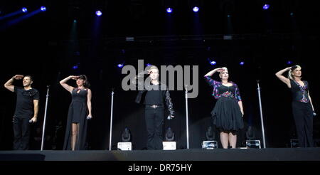 Lee Evans-Latchford, Clare Richards, Lisa Scott-Lee, Faye Tozer, Ian 'H' Watkins Schritte die live bei Hamilton Park Racecourse Hamilton, Schottland - 07.07.12 Stockfoto