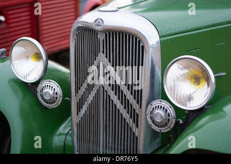 Kühlergrill eines Oldtimer Citroen-van Stockfoto