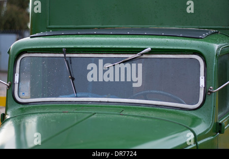 Windschutzscheibe von einem Oldtimer Citroen Lieferwagen Stockfoto