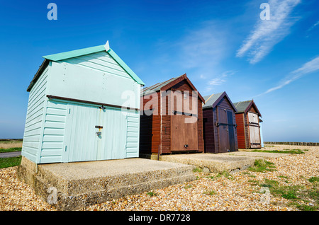 Bunte Strandhäuschen am Calshot auf dem Solent in der Nähe von Southampton, Hampshire Stockfoto