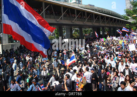 Bangkok, Thailand. 21. Januar 2014. Anti-Regierungs-Demonstranten an eine Kundgebung in Bangkok, Thailand, 21. Januar 2014 teilnehmen. Bildnachweis: Rachen Sageamsak/Xinhua/Alamy Live-Nachrichten Stockfoto