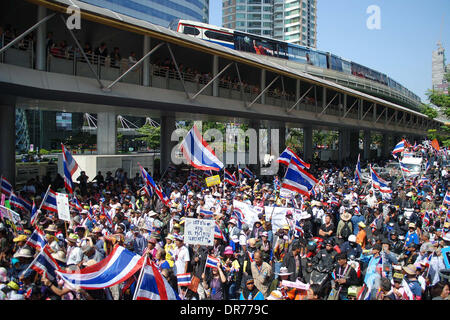 Bangkok, Thailand. 21. Januar 2014. Anti-Regierungs-Demonstranten an eine Kundgebung in Bangkok, Thailand, 21. Januar 2014 teilnehmen. Bildnachweis: Rachen Sageamsak/Xinhua/Alamy Live-Nachrichten Stockfoto