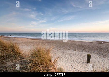 Der Strand und die Dünen bei Hengistbury Head in der Nähe von Chrischurch in Dorset Stockfoto