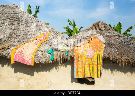 Wäscheständer auf dem Haus eines Subsistenz-Bauern in den Sunderbans, Ganges, Delta, Indien, ist das Gebiet sehr tief liegend und vuln Stockfoto