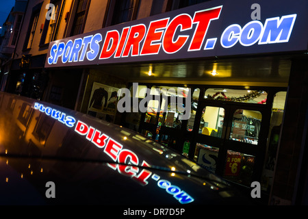 SportsDirect.Com beleuchtet Schild außerhalb einer Shop-Shop UK Stockfoto