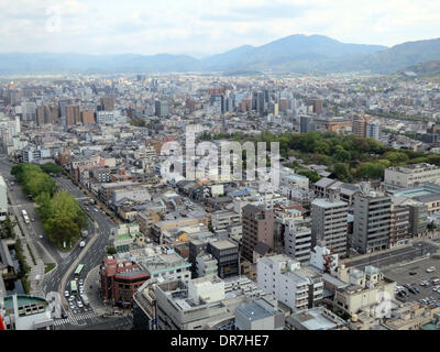 Blick über die Stadt Kyoto, Japan, 19. April 2013. Ehemals der kaiserlichen Hauptstadt Japans seit mehr als tausend Jahren, es ist jetzt die Hauptstadt der Präfektur Kyoto. Foto: Peter Jaehnel - kein Draht-SERVICE Stockfoto