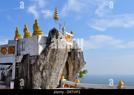 Blick vom buddhistischen Berggipfel Tiger Temple (Wat Tham Sua) - Süd-Thailand, Krabi Stockfoto