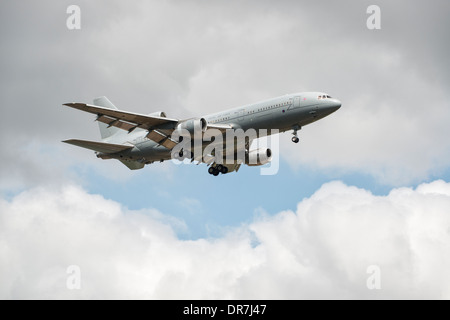 Ein Lockeed L1011 Tristar von der britischen Royal Air Force macht einen Tiefpass in 2013 Royal International Air Tattoo Stockfoto