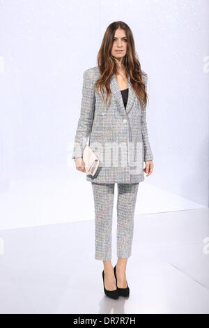 Paris, Frankreich. 21. Januar 2014. Französische Schauspielerin Joana Preiss besucht die Präsentation der Chanel Frühjahr/Sommer-Kollektion 2014 vom deutschen Designer Karl Lagerfeld während der Paris Haute Couture Fashion Week in Paris, Frankreich, 21. Januar 2014. Paris Haute Couture Modenschauen laufen bis 22. Januar 2014. Foto: Hendrik Ballhausen-NO WIRE SERVICE/KEIN BILDFUNK-/ Dpa/Alamy Live News Stockfoto