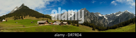 Walder Alm Alm, mit Vomper Chain auf der Rückseite, Karwendelgebirge, Tirol, Austria, Europe Stockfoto