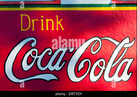Corporate Logo handbemalt Zeichen für Coca Cola-Getränk in Bay St. Louis ST MS Mississippi Stockfoto