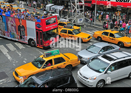 Rush Hour, taxis in Midtown, Times Square, Manhattan, New York City, USA Stockfoto