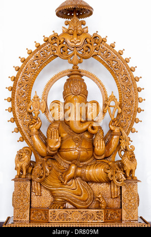 Hinduistische Elefantengott, Lord Ganesha. Reich verzierte Sandelholz geschnitzte statue Stockfoto