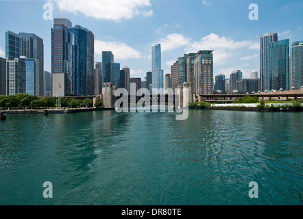 Skyline von Chicago 2013, Chicago, Vereinigte Staaten von Amerika. Architekt: verschiedene, 2013. Gesamtansicht der Chicago Skyline Blick nach Westen von C Stockfoto