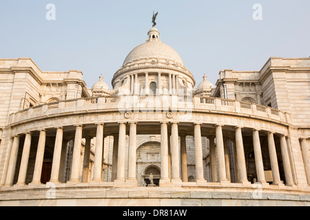 Das Victoria Memorial Hall in Kalkutta, Westbengalen, Indien, zum Gedenken an Königin Victoria erbaut. Stockfoto