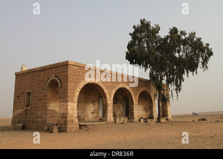 Mudawwara, einem verlassenen Bahnhof der Hedschas-Bahn in der Nähe der Saudi-Arabischen Grenze. Wadi Rum, Süden von Jordanien. Stockfoto