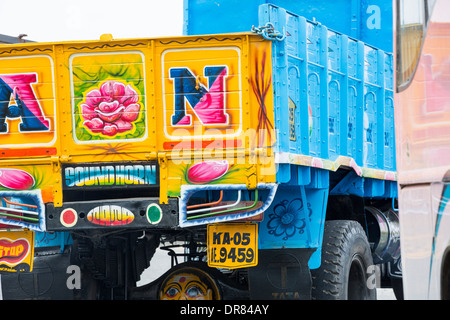 Ein bunter Lastwagen in Mysore, Karnataka, Indien, Stockfoto