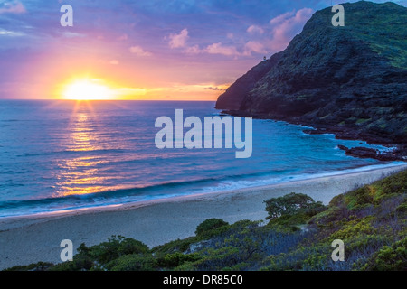 Wunderschönen Sonnenaufgang am Makapuu Beach auf Oahu, Hawaii Stockfoto