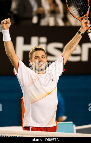 Melbourne, Victoria, Australien. 21. Januar 2014. 21. Januar 2014: Stanislas WAWRINKA (SUI) feiert nach dem Sieg über 2. Novak DJOKOVIC (SRB) in einem Viertelfinale Spiel am 9.Tag des 2014 Australian Open Grand-slam-Tennis-Turnier im Melbourne Park in Melbourne, Australien Samen. Sydney Low/Cal Sport Media/Alamy Live-Nachrichten Stockfoto