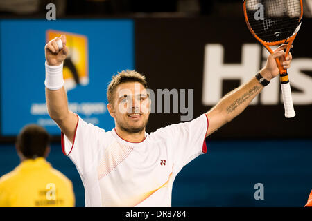 Melbourne, Victoria, Australien. 21. Januar 2014. 21. Januar 2014: Stanislas WAWRINKA (SUI) feiert nach dem Sieg über 2. Novak DJOKOVIC (SRB) in einem Viertelfinale Spiel am 9.Tag des 2014 Australian Open Grand-slam-Tennis-Turnier im Melbourne Park in Melbourne, Australien Samen. Sydney Low/Cal Sport Media/Alamy Live-Nachrichten Stockfoto