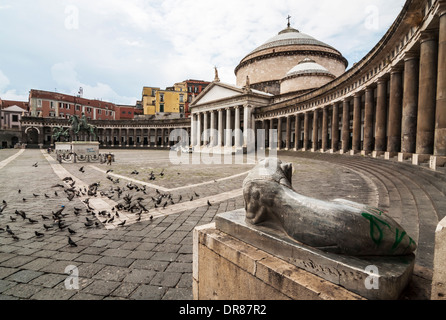 Ansicht, Square und Statuen in Piazza Plebiscito, Neapel, Italien Stockfoto