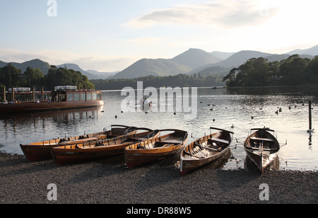 Boote auf Derwentwater, Nationalpark Lake District, Cumbria, UK Stockfoto