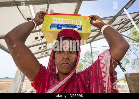 Ein WWF-Projekt zur Stromversorgung auf eine einsame Insel in der Sunderbans, einen tief liegenden Bereich des Ganges-Delta im Osten Indiens Stockfoto