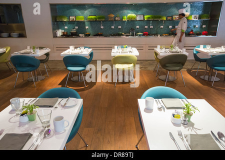 Das Restaurant in einem fünf Sterne Hotel in Kalkutta, Westbengalen, Indien. Stockfoto