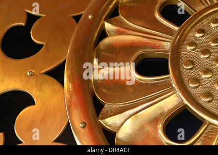 Detail der Tempeltür Sensō-Ji, einem alten buddhistischen Tempel befindet sich in Asakusa, Taitō, Tokio, Japan. Stockfoto