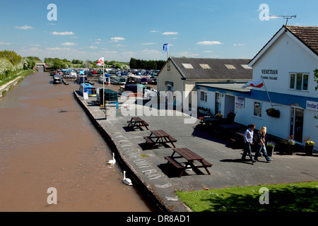 Ortsverbandes Middlewich der Shropshire Union Canal bei Cholmondeston durch den venezianischen Hafen Stockfoto