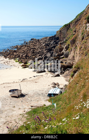 die kleine Bucht am Porthgwarra in der Nähe von Lands End in Cornwall, Großbritannien Stockfoto