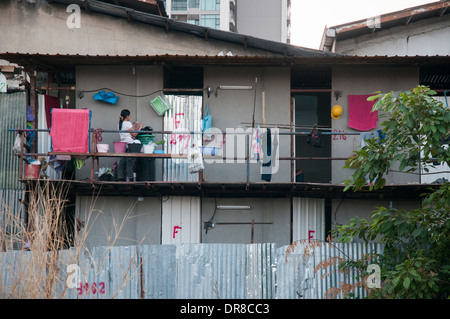 Beengt wohnen in der Nähe von Khlong Saem Saep, an der New Petchburi Road, Bangkok Stockfoto
