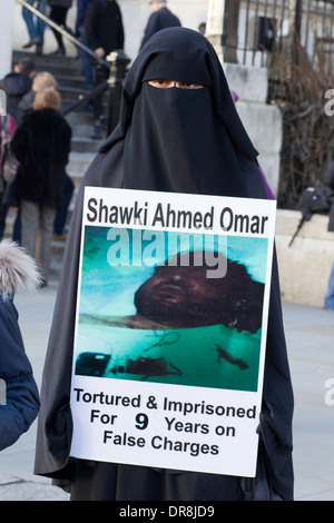 Ehefrau von Shawi Ahmed Omar zu Protest in London für die Freilassung aller Gefangenen in Guantánamo Bay Stockfoto