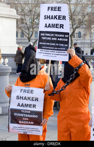 Demonstranten in Orange passt zum zwölften Jahrestag der Eröffnung des extralegale Gefangenenlager in Guantánamo Bay Stockfoto