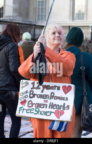 Demonstranten in Orange passt zum zwölften Jahrestag der Eröffnung des extralegale Gefangenenlager in Guantánamo Bay Stockfoto