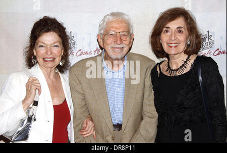 Gretchen Cryer, Tom Jones und Nancy Ford Nacht Eröffnungsparty für "Näher als je zuvor" statt, an der York Theatre Company New York City, USA - 20.06.12 Stockfoto