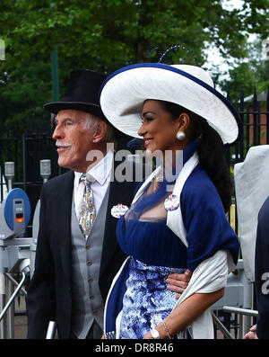 Sir Bruce Forsyth und seine Frau Wilnelia Merced Royal Ascot in Ascot Racecourse - Ladies Day, Tag 3 Berkshire, England - 21.06.12 Stockfoto