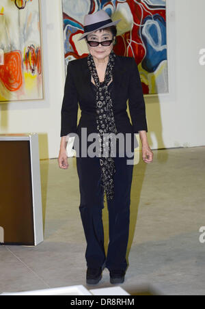 Yoko Ono besucht ihre interaktive Kunst-Installation mit dem Titel "Wünschen Baum für Irlands" erstellt im Auftrag der machen A wünschen Stiftung Dublin, Irland - 21.06.12 Stockfoto