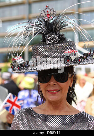 Royal Ascot Atmosphäre auf dem Ascot Racecourse - 5.Tag Berkshire, England - 23.06.12 mit: Atmosphäre wo: Berkshire, Vereinigtes Königreich bei: 23. Juni 2012 Stockfoto