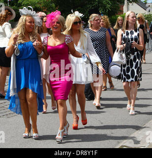 Royal Ascot Atmosphäre auf dem Ascot Racecourse - 5.Tag Berkshire, England - 23.06.12 mit: Atmosphäre wo: Berkshire, Vereinigtes Königreich bei: 23. Juni 2012 Stockfoto