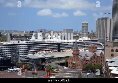 Cruise Liner Oosterdam, im Besitz von amerikanischen Linien Holland ankern in Circular Quay, Sydney Stockfoto