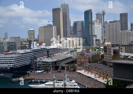 Cruise Liner Oosterdam, im Besitz von amerikanischen Linien Holland ankern in Circular Quay, Sydney Stockfoto